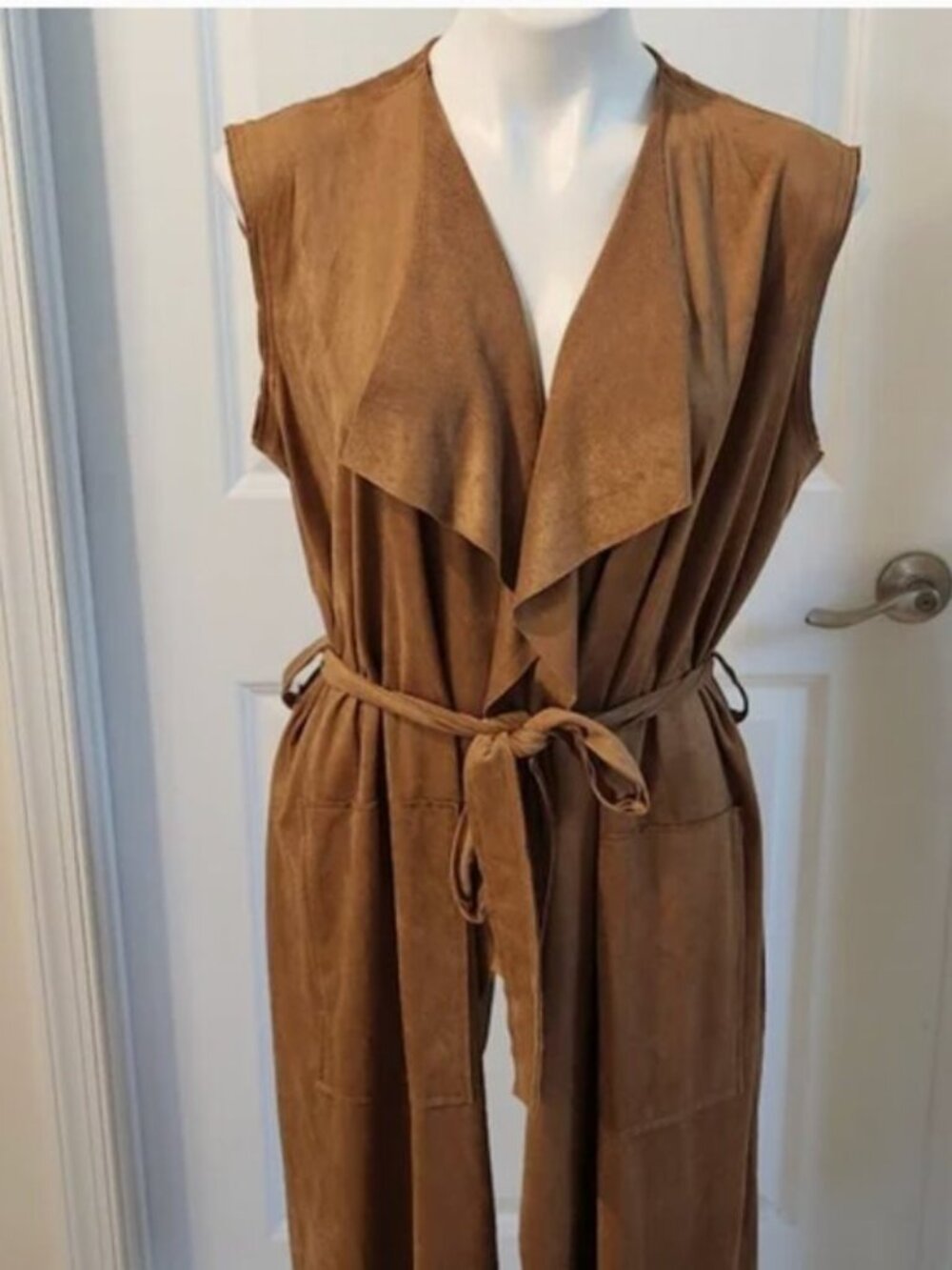 NWT Lysse Tan Sleeveless Vest with Lapel Collar